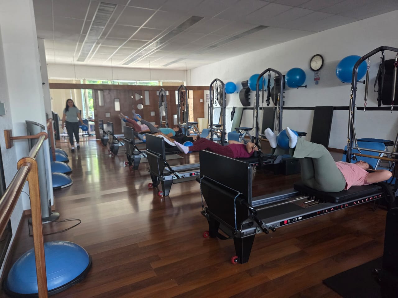 Clase grupal en reformers